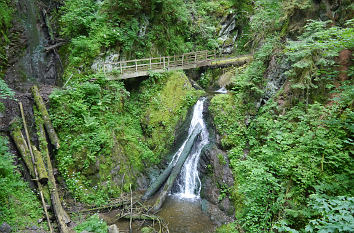 Wasserfall in der Lotenbachklamm im Schwarzwald