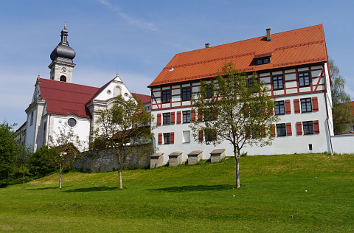 Herz-Jesu-Kirche und Benediktinerkolleg in Ehingen