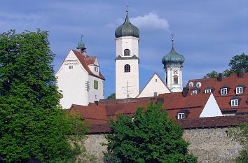 Wassertor, Nikolaikirche und Georgskirche in Isny im Allgäu