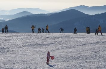 Wintersport Schwarzwald: Skifahrer auf dem Belchen