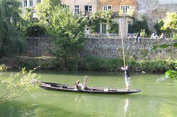 Neckar mit Stocherkahn