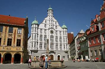 Marktplatz mit Rathaus in Memmingen