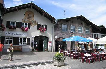 Straßencafé am Obermarkt in Mittenwald