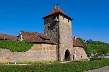 Stadtmauer mit Stadttor in Se�lach
