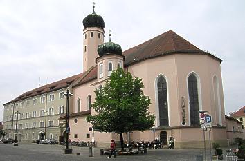 Jesuitenkirche auf dem Theresienplatz in Straubing