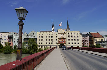 Rote Brücke und Brucktor in Wasserburg am Inn