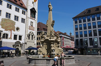 Vierröhrenbrunnen am Grafeneckart in Würzburg