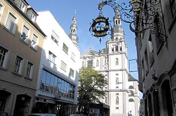 Haugerpfarrgasse mit St. Johannes (Stift Haug)