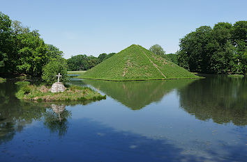 Wasserpyramide im Fürst-Pückler-Park Branitz