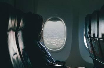 Kabine mit Fenster im Flugzeug