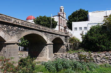 Brücke und Kirche von Agaete auf Gran Canaria