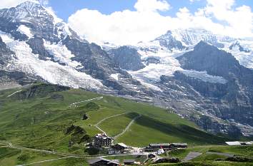 Blick auf  die Gipfel Mönch und Jungfrau