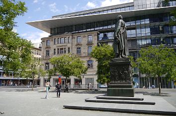 Goetheplatz und Goethedenkmal Frankfurt
