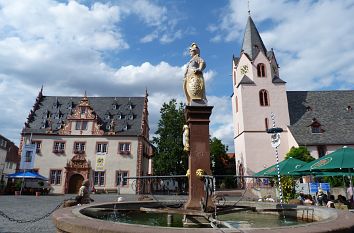 Marktplatz mit Rathaus Groß-Umstadt