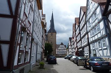 Burgstraße mit Stadtkirche in Melsungen