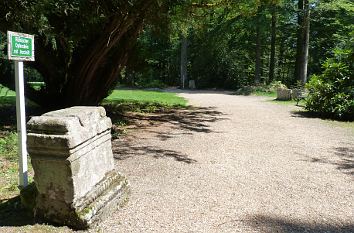 Römischer Opferstein im Englischen Garten Eulbach