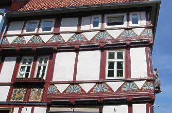 Fachwerkhaus mit Heiligenfigur in Duderstadt