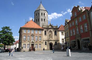 Markt mit Gaukirche in Paderborn