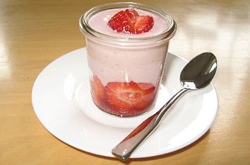 Dessert mit Erdbeeren