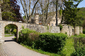 Schlossgarten mit Grundmauern Schloss Meisenheim