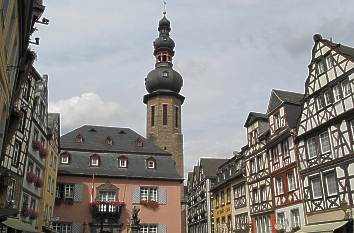 Markt mit Rathaus und Kirchturm St. Martin