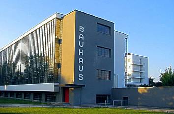 Bauhaus-Geb&auml;ude in Dessau-Ro&szlig;lau