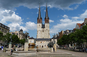 Hallmarkt mit Marktkirche in Halle