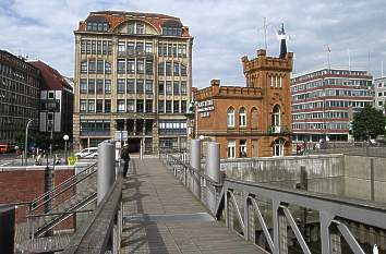 Kranw&auml;rterhaus und Haus der Seefahrt am Binnenhafen