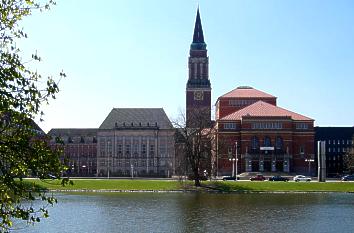 Rathaus und Opernhaus in Kiel