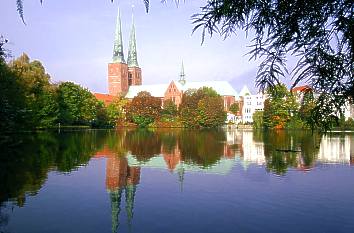 Mühlenteich mit Dom in Lübeck
