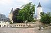 Innenhof mit Flasche und Hausmannsturm