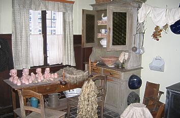 Wohn- und Arbeitsstube der Sonneberger Puppenmacher um 1900