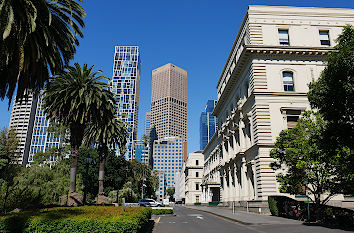 Treasury und Treasury Gardens in Melbourne