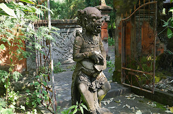 Monsterskulptur auf Bali