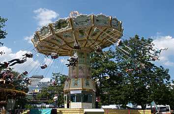 Kettenkarussell auf dem Wilhelmstraßenfest in Wiesbaden