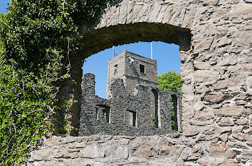 Ruinen und Kirchturm Bergfestung Hohentwiel