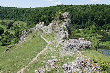 Felsenpfad oberhalb des Eselsburger Tals