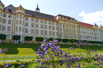 Ostfassade Kloster Ochsenhausen + Klostergarten