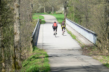 Radfahrer auf dem Rad- und Wanderweg Siebenmühlental