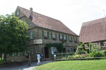 Wohn-Stall-Haus mit Dorfladen in Wackershofen