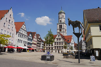 Marktplatz und Turm von St. Martin in Biberach