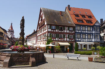 Marktbrunnen und Niggelturm Rathausplatz Gengenbach