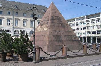 Pyramide am Markt in Karlsruhe