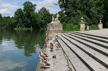 Freitreppe am Seeschloss Monrepos