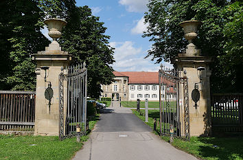 Eingang Domäne am Seeschloss Monrepos