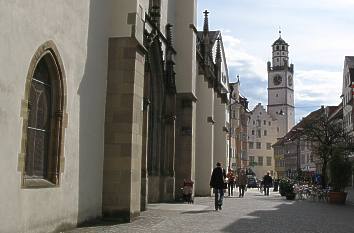 Liebfrauenkirche und Blick zum Blaserturm in Ravensburg