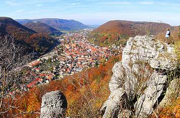 Hochbergfelsen und Bad Urach in der Schwäbischen Alb