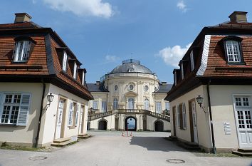 Schloss Solitude mit Kavaliershäuschen