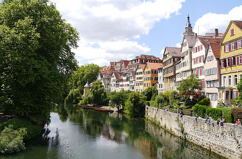 Neckar mit Blick zur Stiftskirche