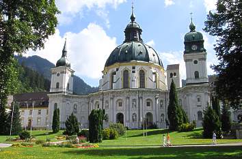 Kloster Ettal in den bayerischen Alpen